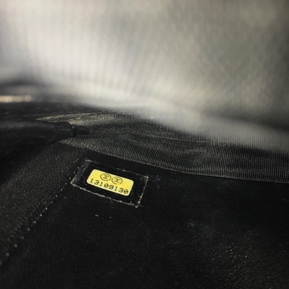 Chanel caviar Leather on chain Crossbody - Picture 2 of 6